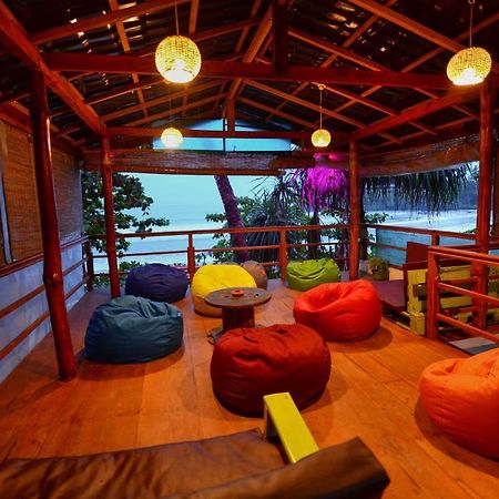Palm Leaf Surf Cafe Hotel กอลล์ ภายนอก รูปภาพ