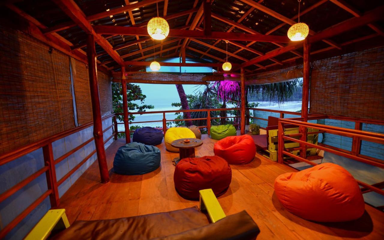 Palm Leaf Surf Cafe Hotel กอลล์ ภายนอก รูปภาพ