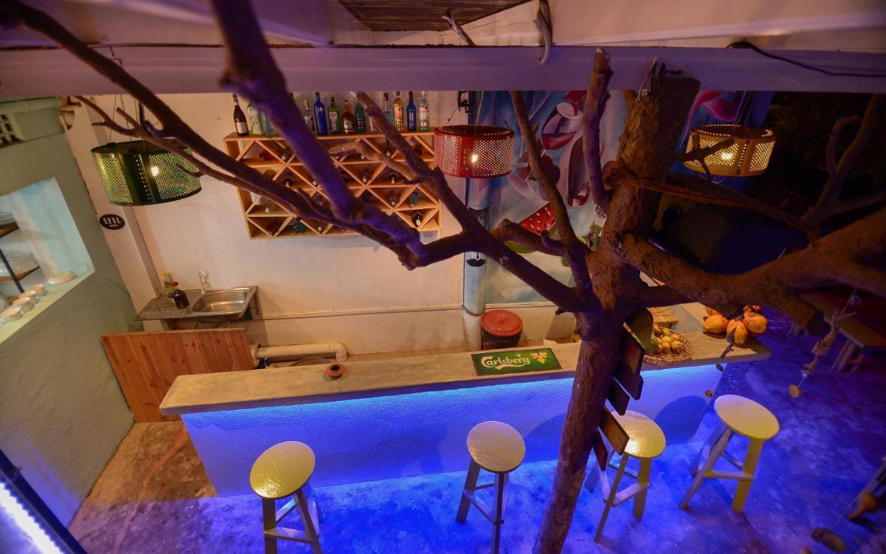 Palm Leaf Surf Cafe Hotel กอลล์ ภายนอก รูปภาพ