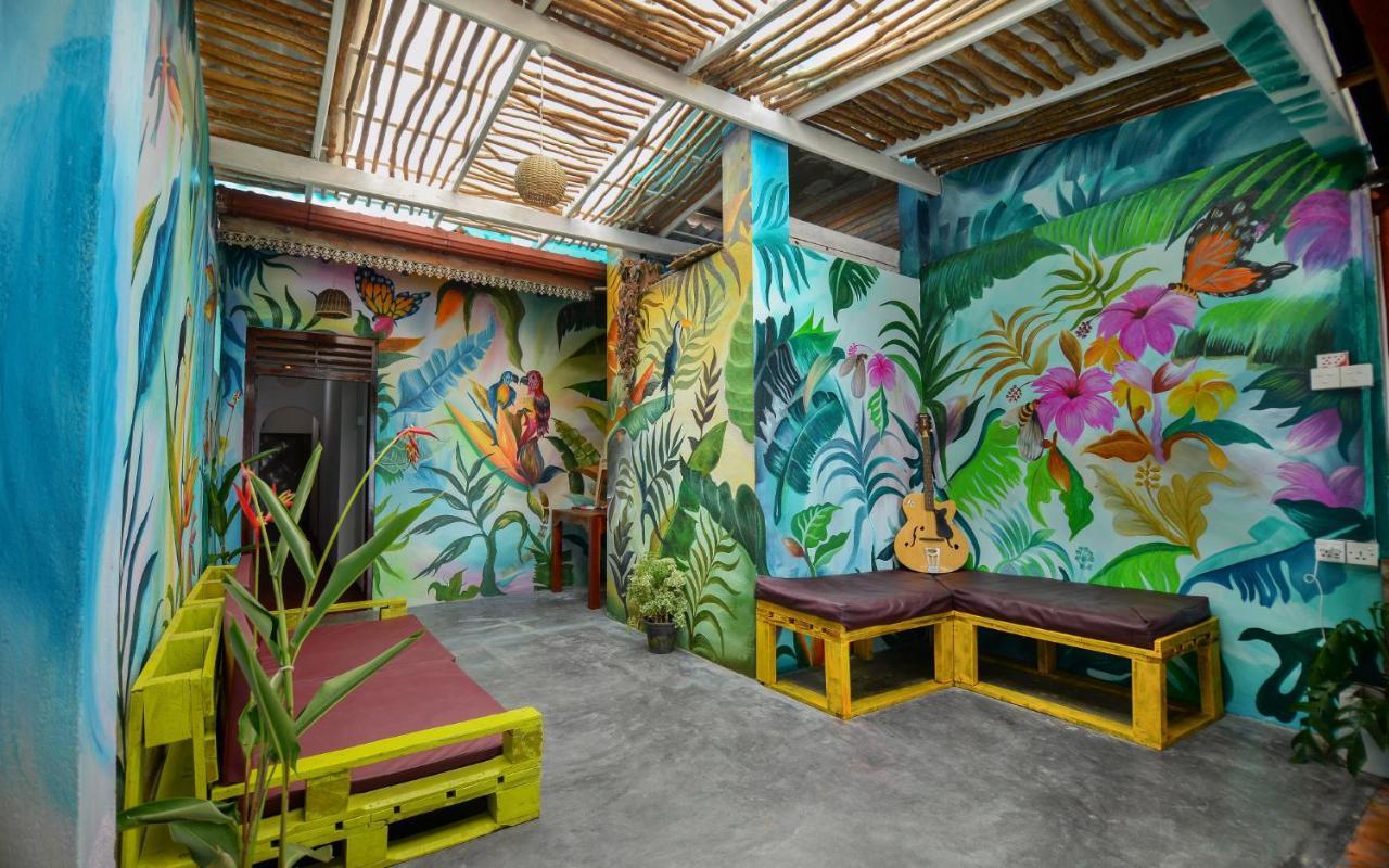 Palm Leaf Surf Cafe Hotel กอลล์ ภายนอก รูปภาพ