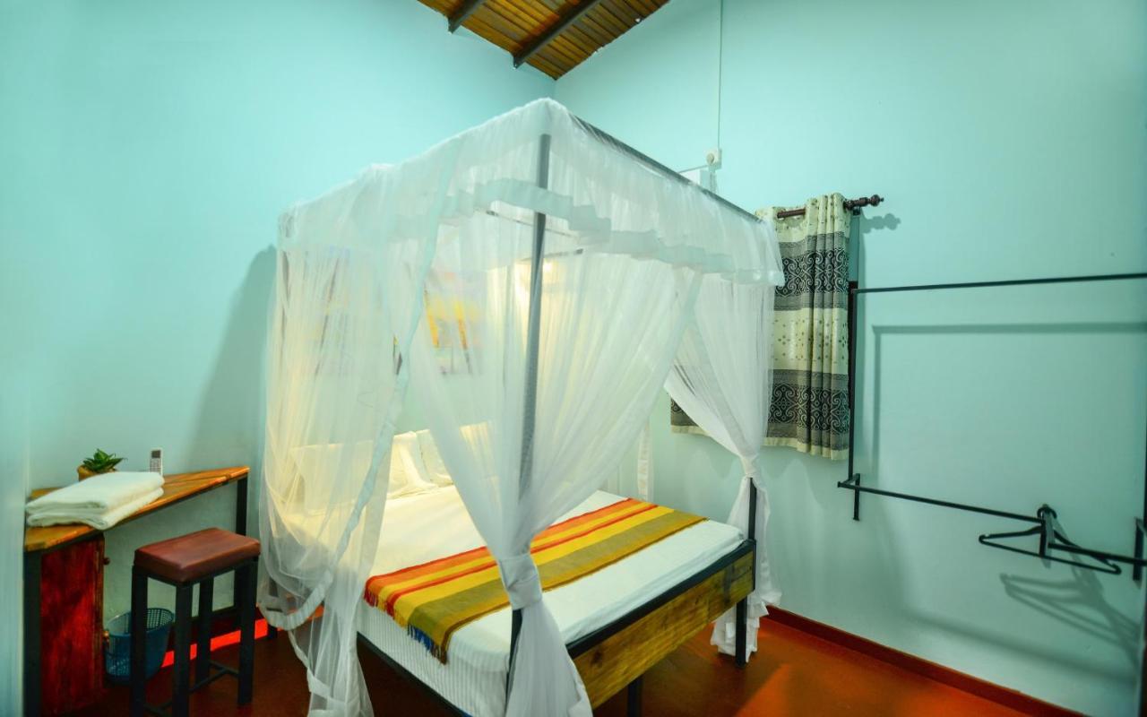 Palm Leaf Surf Cafe Hotel กอลล์ ภายนอก รูปภาพ