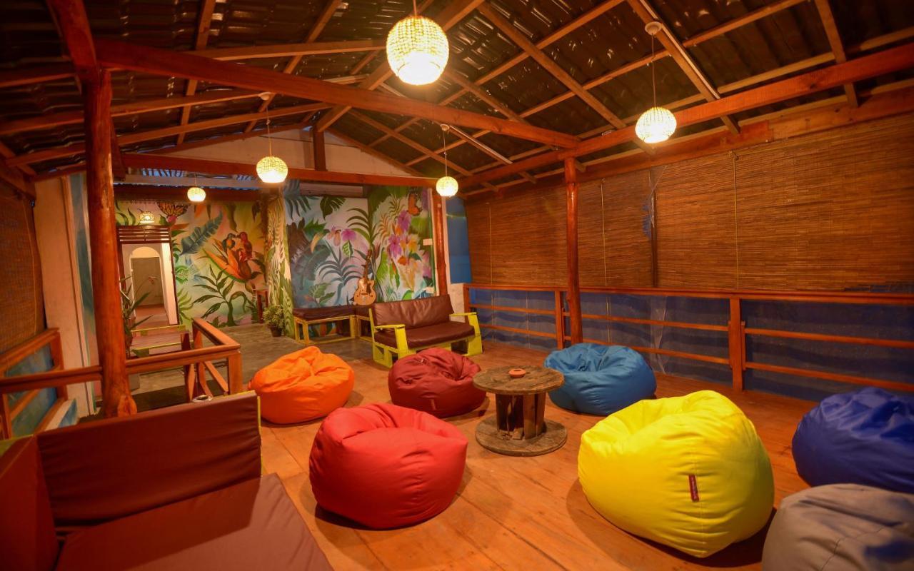 Palm Leaf Surf Cafe Hotel กอลล์ ภายนอก รูปภาพ