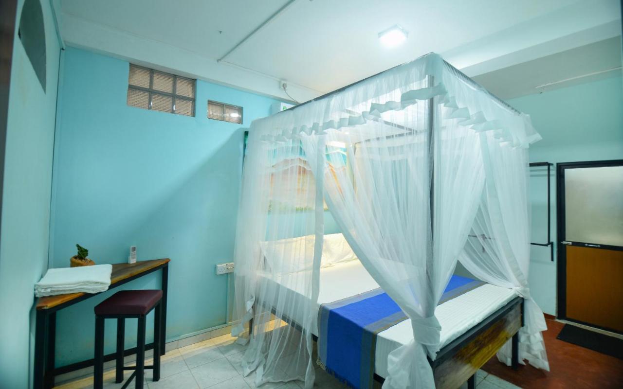Palm Leaf Surf Cafe Hotel กอลล์ ภายนอก รูปภาพ